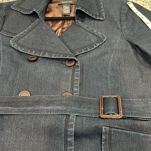 13- FOCUS 2000, Size 6 blue trenchcoat with two pockets and belt - Picture 6 of 9